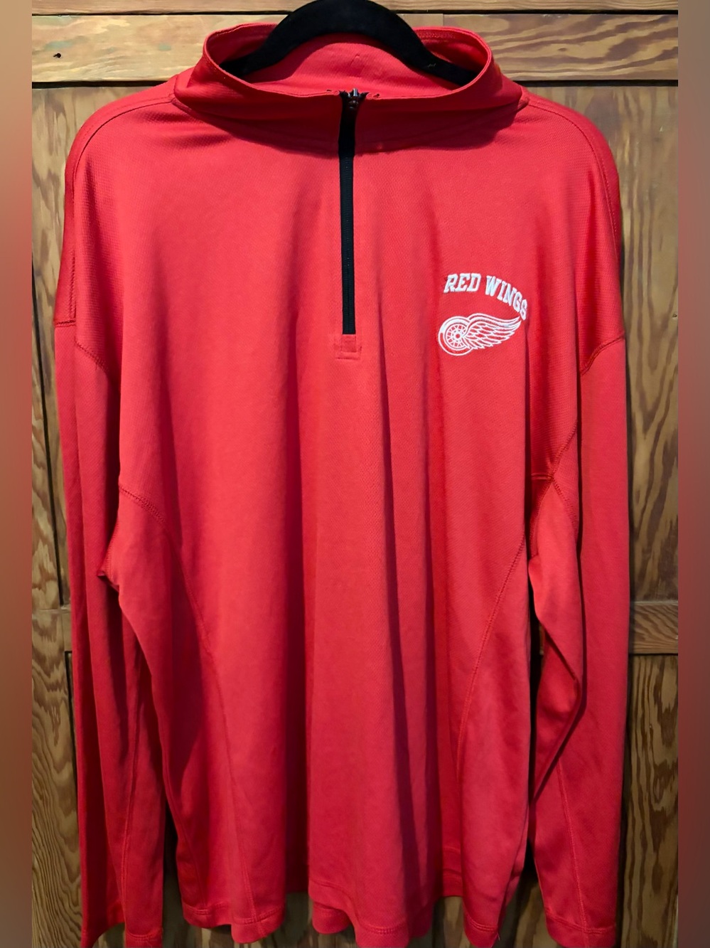 NHL Red Quarter-Zip Hooded pullover with Red Wings Logo. XL. EUC.